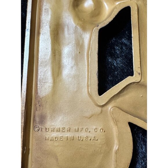 Vintage  TURNER mfg. Wall Art Of Water Pump & Barrel Scene  Rustic Country Home - Picture 9 of 12